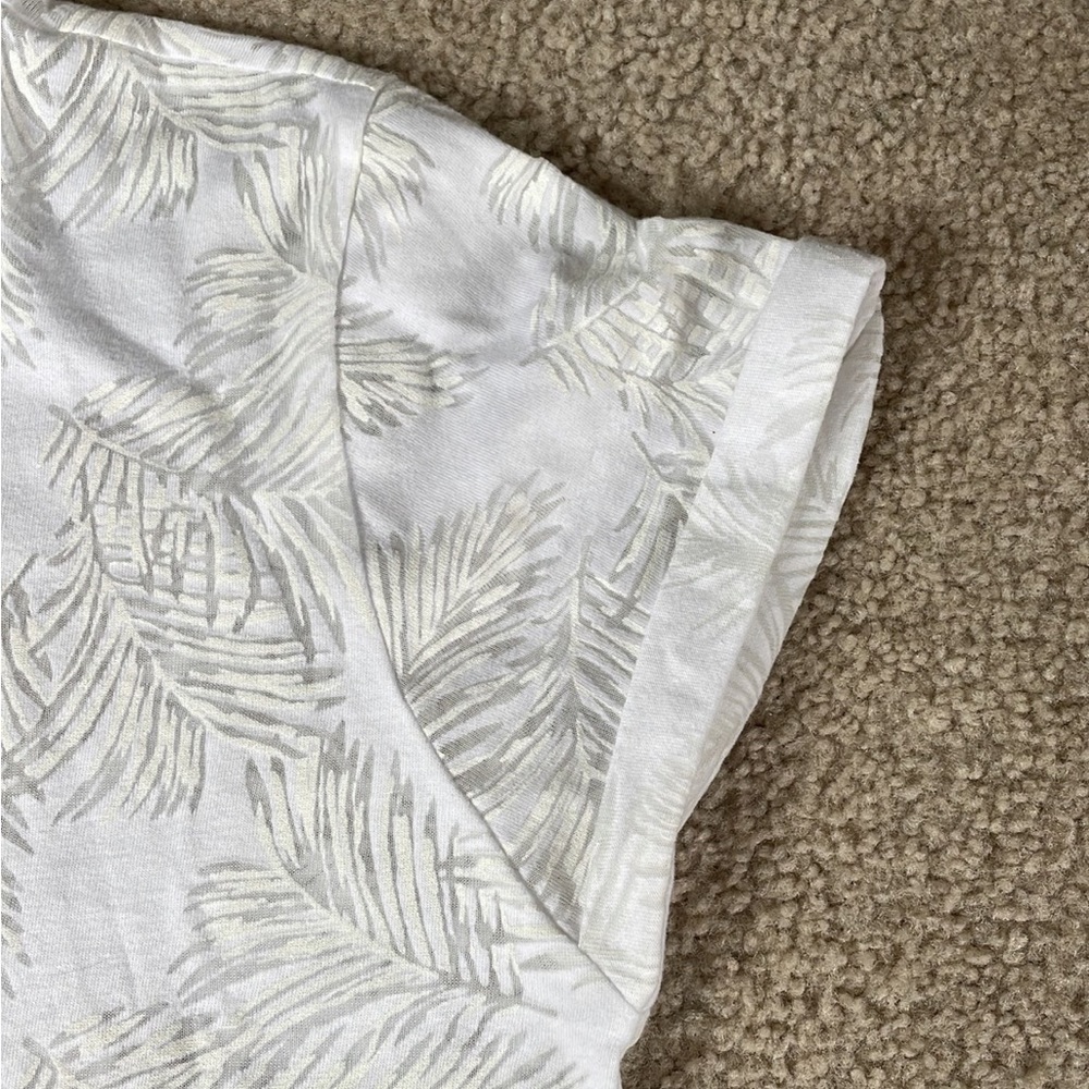 white floral t-shirt - Picture 3 of 4